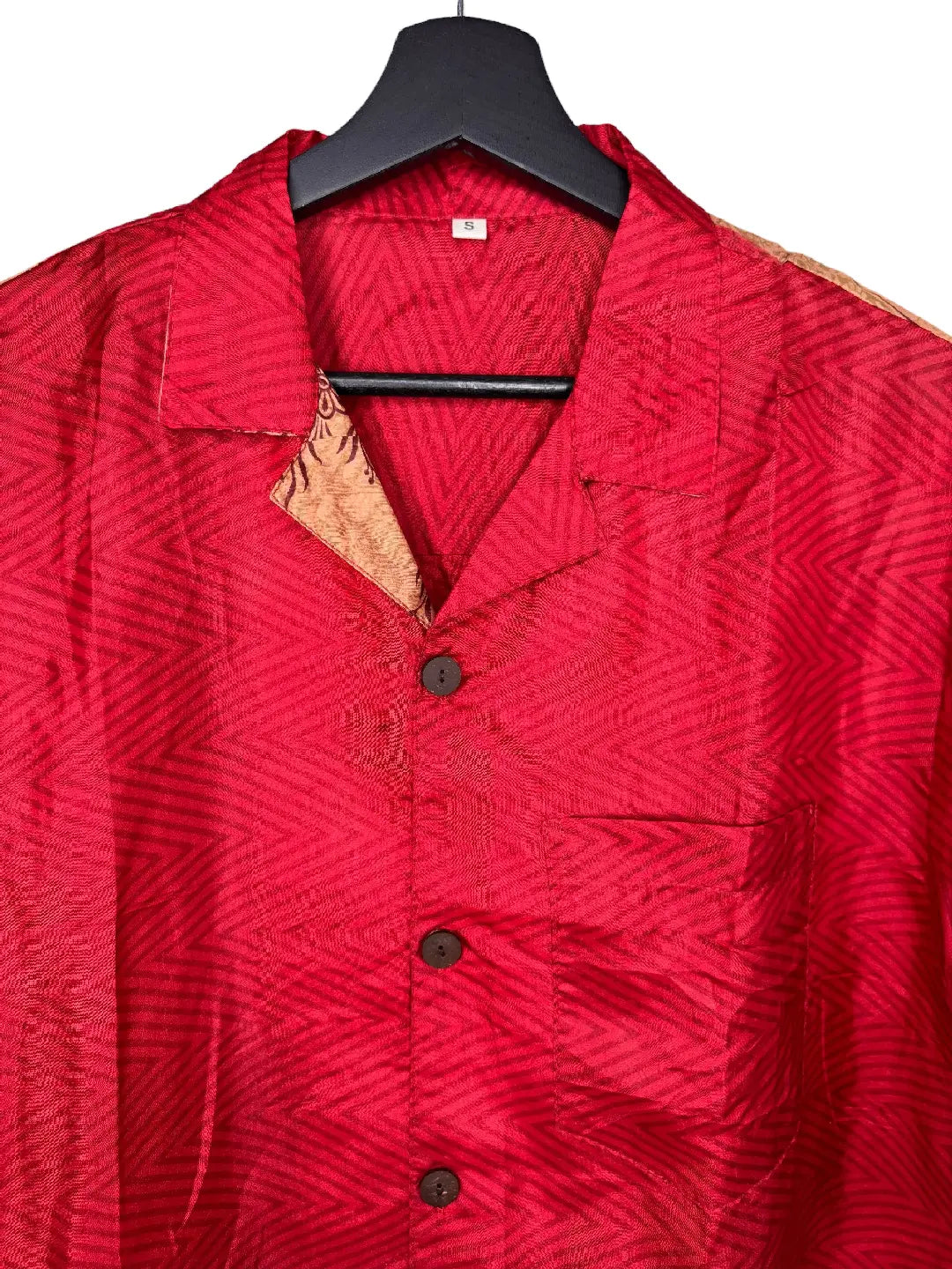 Camicia in Seta Sari Rosso Chevron Tono su Tono Unisex - Taglia S