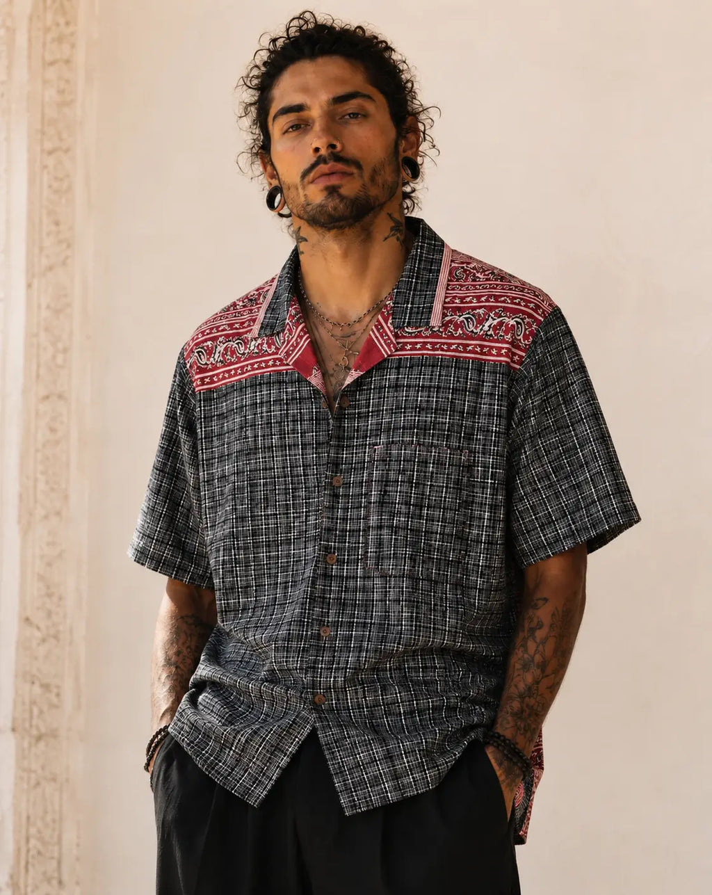 Camicia Unisex in Seta Sari Tartan e Arcate Mughal Nero Rosso - Taglia L CAMICIE PARTICOLARI